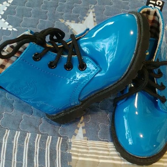 Shoes new - Picture 3 of 3